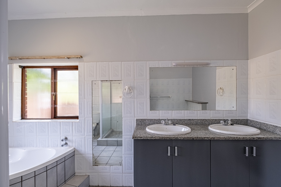 3 Bedroom Property for Sale in Summerstrand Eastern Cape